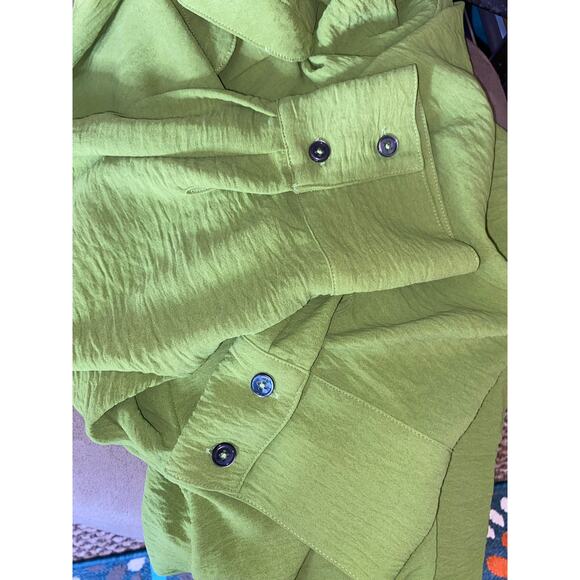 Stunning Unique Ivy Jane size M/L Green GUC Blouse
Top - Picture 10 of 11